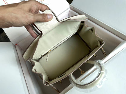 SAC BIRKIN 25 EN CUIR DE VEAU BLANC CRÈME AVEC AUTOCOLLANT COLORÉ (FABRIQUÉ SUR COMMANDE)