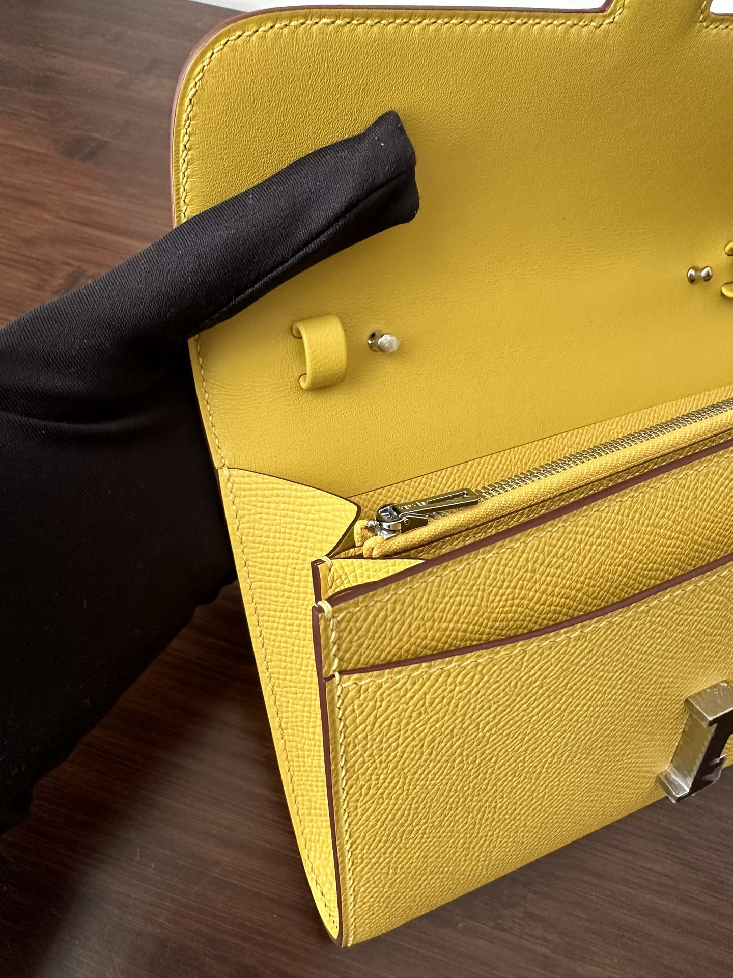 CONSTANCE TO GO 20.5 JAUNE EPSOM ARGENT QUINCAILLERIE 