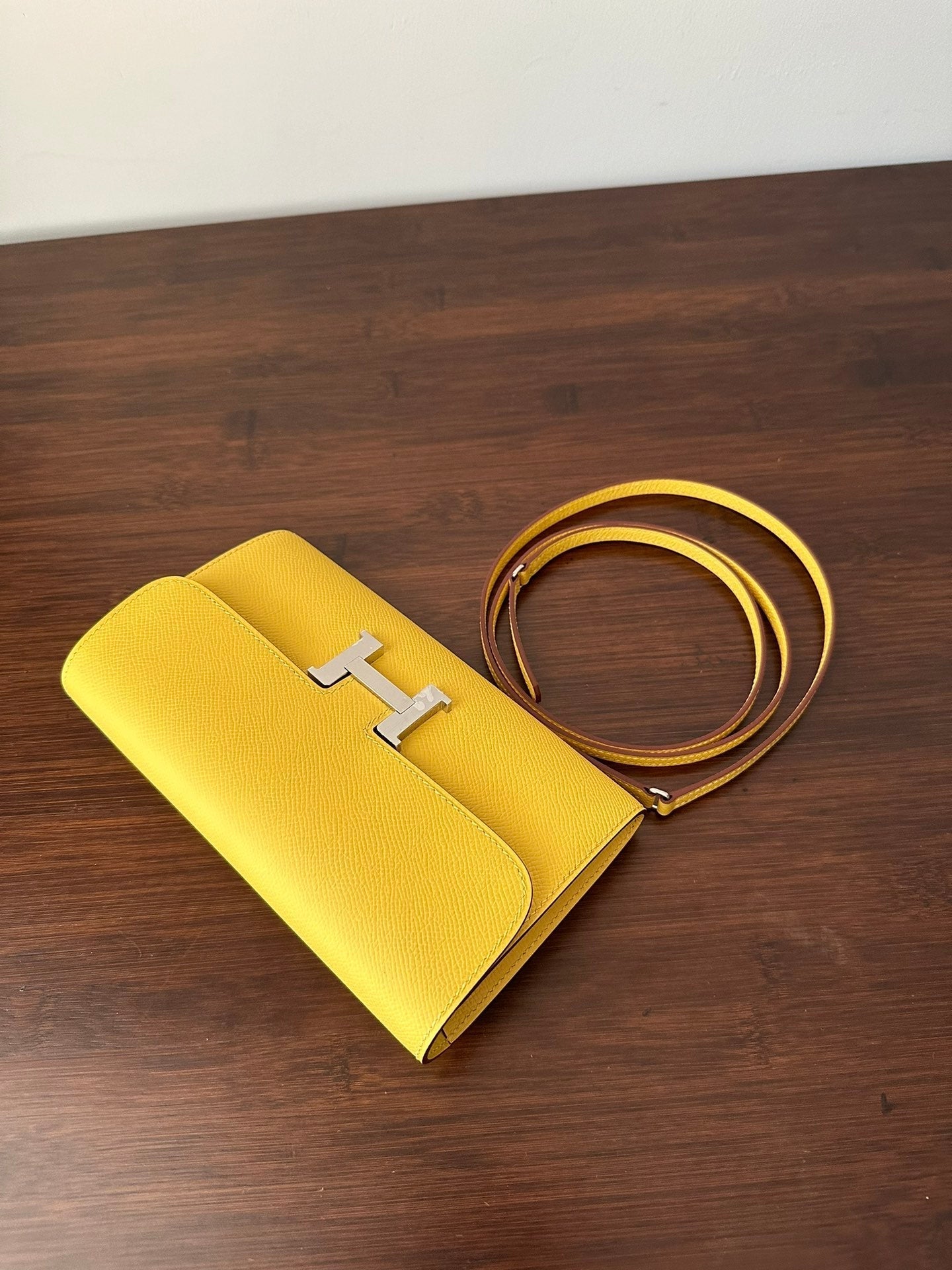 CONSTANCE TO GO 20.5 JAUNE EPSOM ARGENT QUINCAILLERIE 