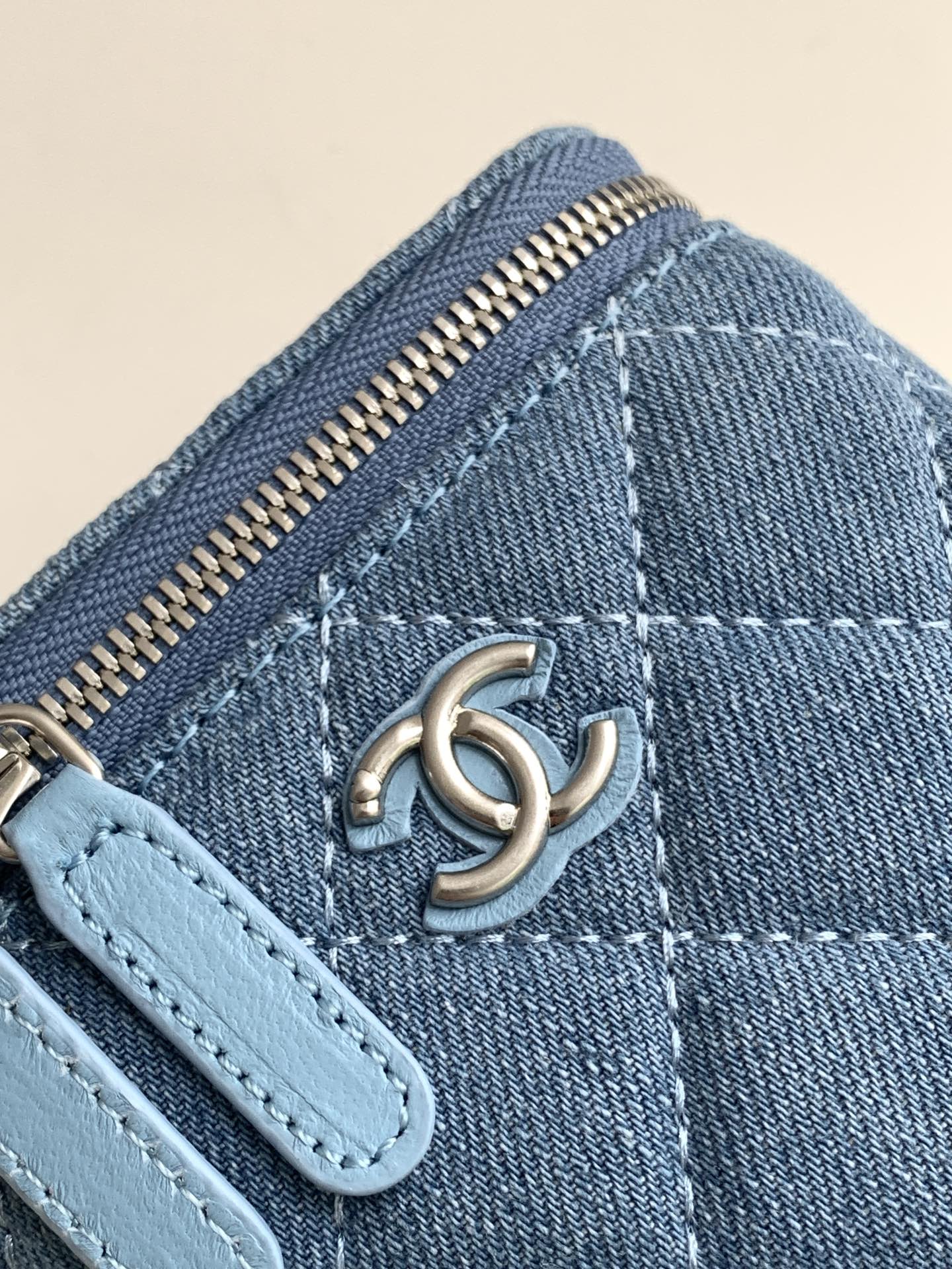 Vanité CC 24 carats 11 cm Bleu Denim Quincaillerie argentée 