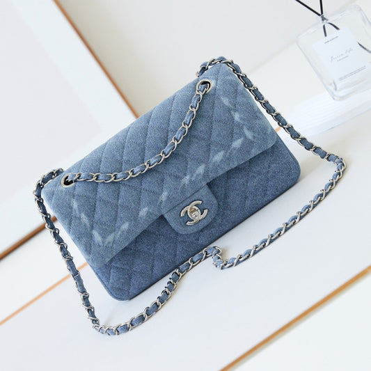 Sac à rabat CC 24K 25 cm Bleu denim Quincaillerie argentée 