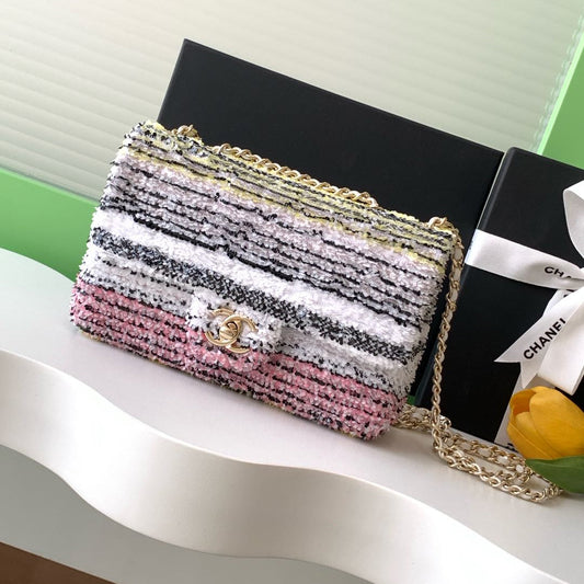 Sac à rabat CC 24S Mini 21 cm à paillettes multicolores et accessoires dorés 238437