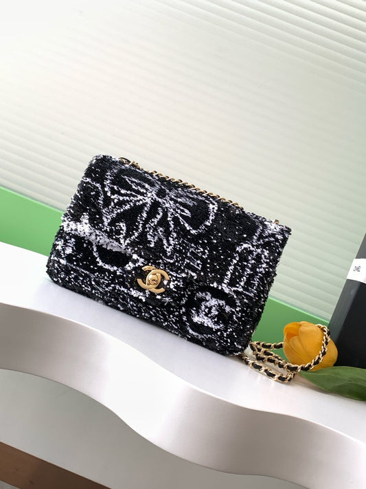 Sac à rabat CC 24S Mini 21 cm Noir Blanc Sequins Quincaillerie dorée 238439