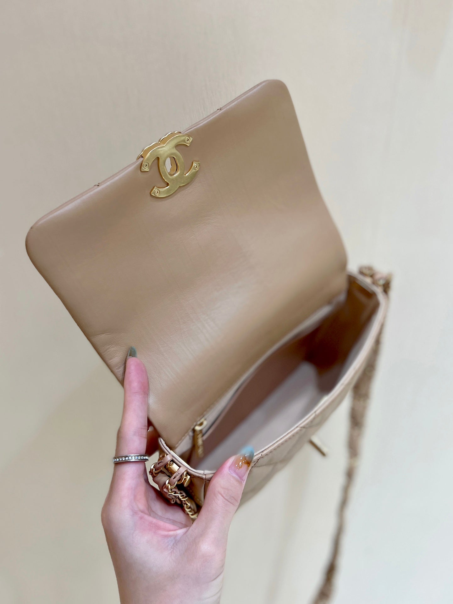 19 SAC À RABAT 20 CUIR DE VEAU BEIGE BODIN QUINCAILLERIE DORÉ 