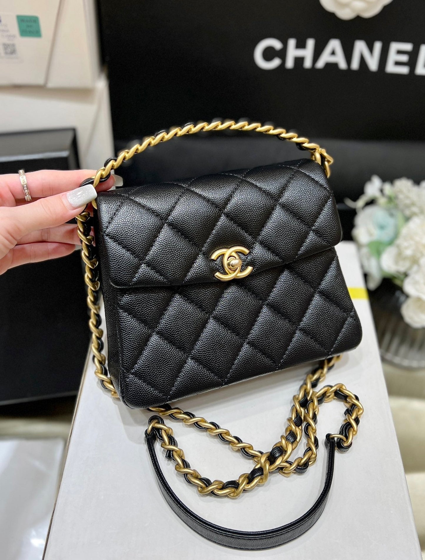 24s 31 ruecambon 15cm cuir caviar noir
