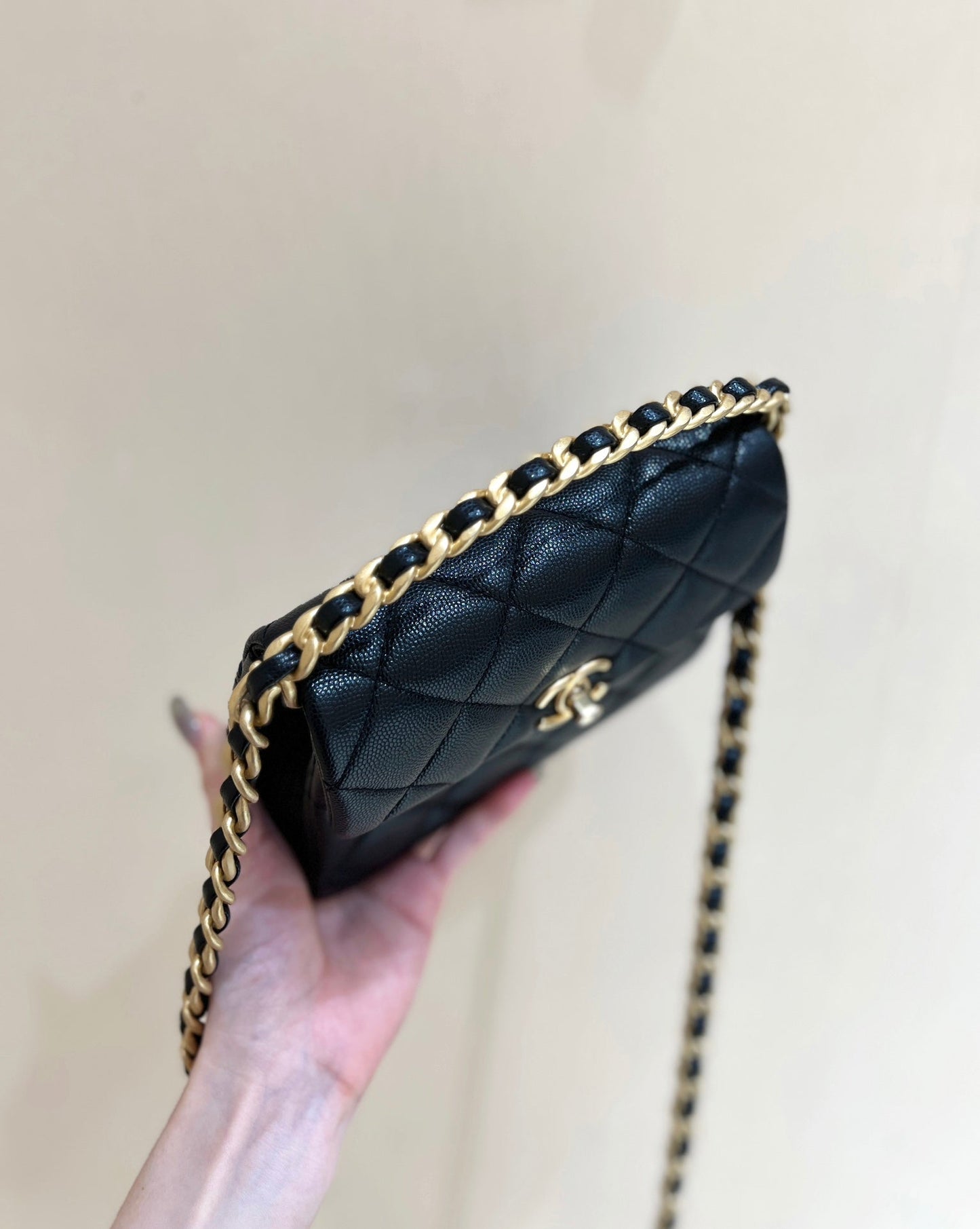 24s 31 ruecambon 15cm cuir caviar noir
