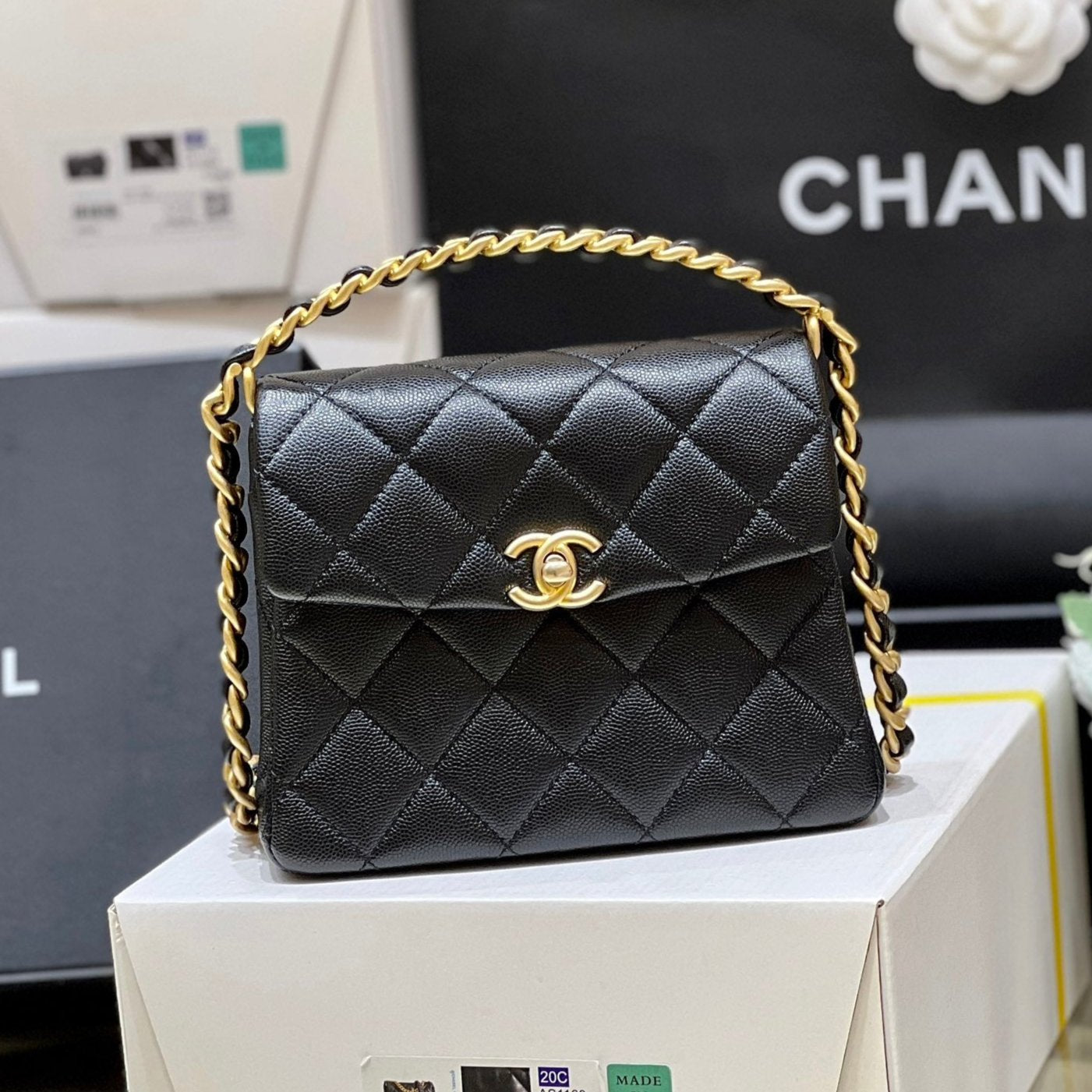 24s 31 ruecambon 15cm cuir caviar noir