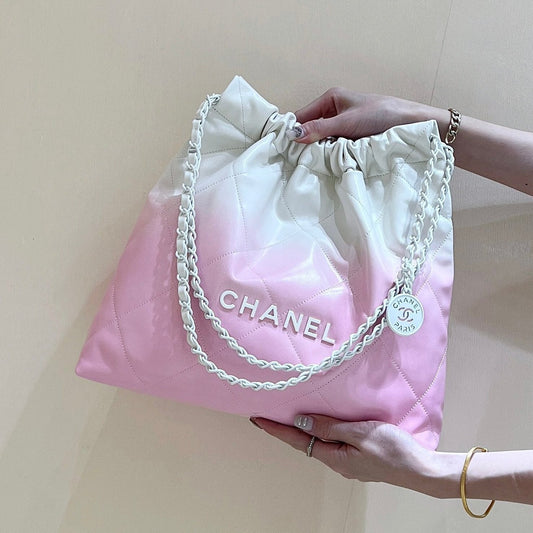 sac hobo cc22 rose blanc en cuir d'agneau avec accessoires argentés