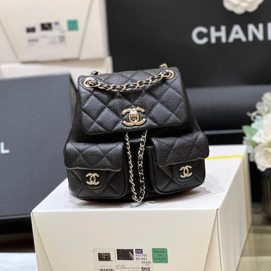 Sac à dos 24a duma en cuir caviar noir et accessoires dorés clairs