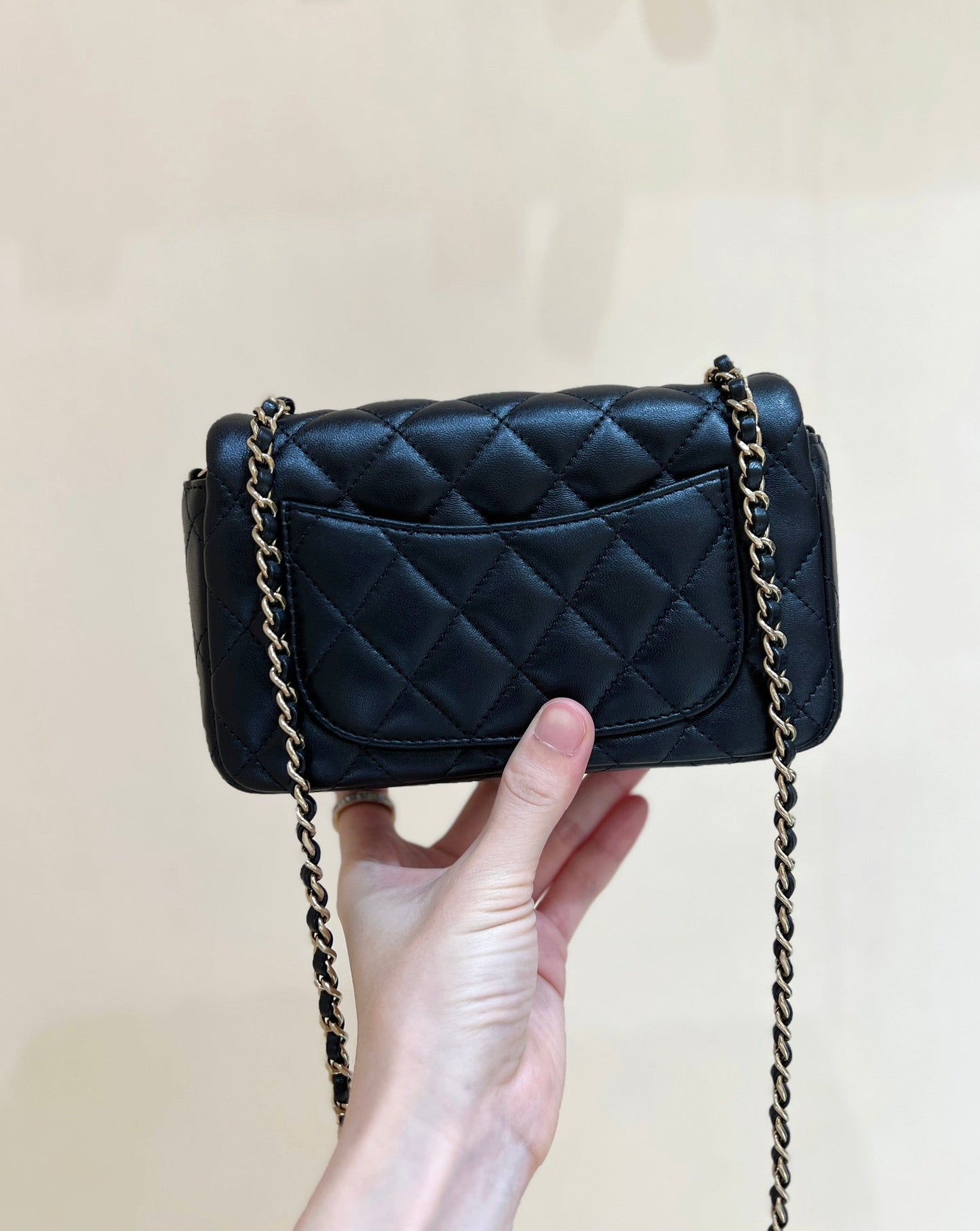 CC 24K ミニフラップバッグ 18cm ブラック ラムスキン ゴールド金具