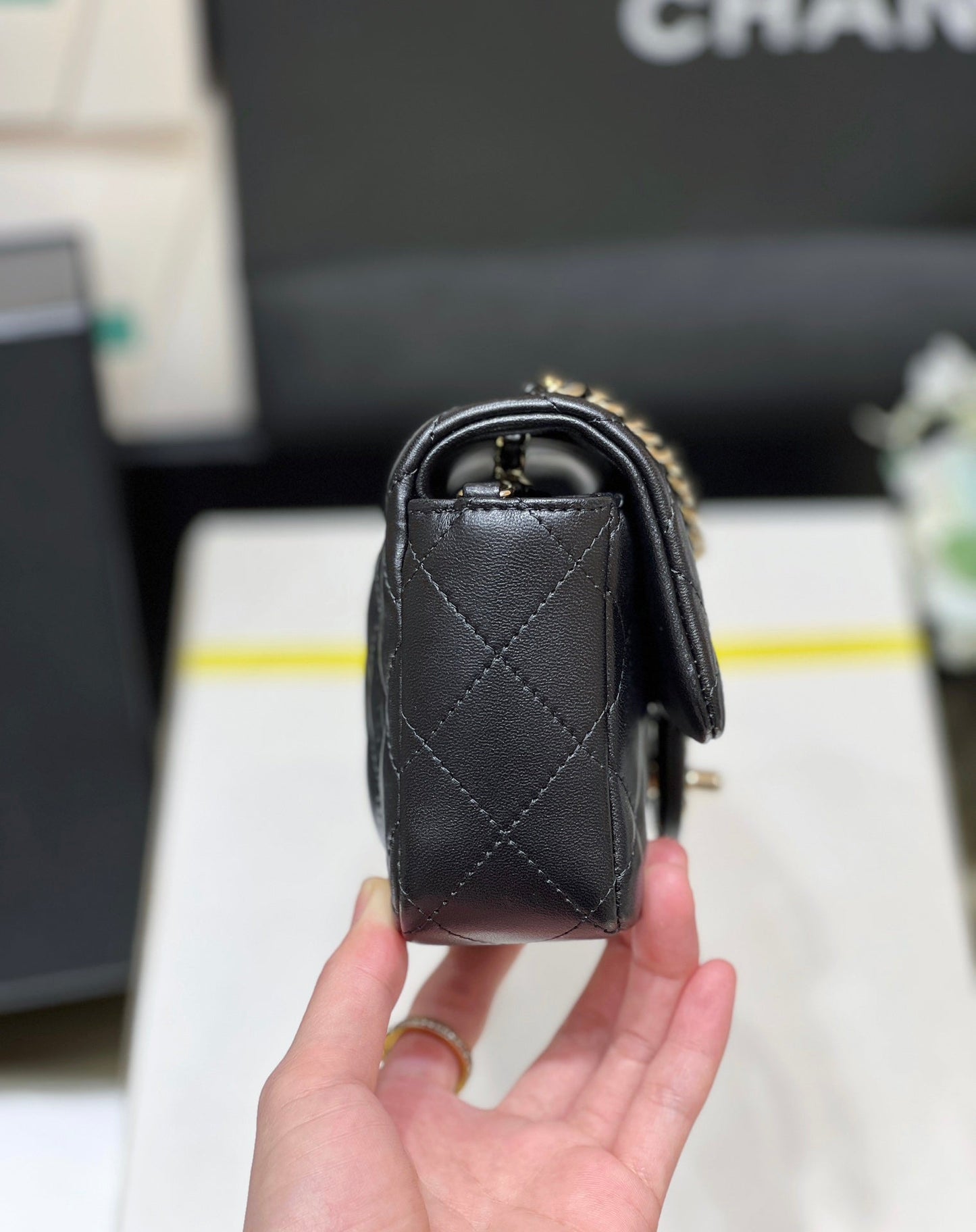 CC 24K ミニフラップバッグ 18cm ブラック ラムスキン シルバー金具