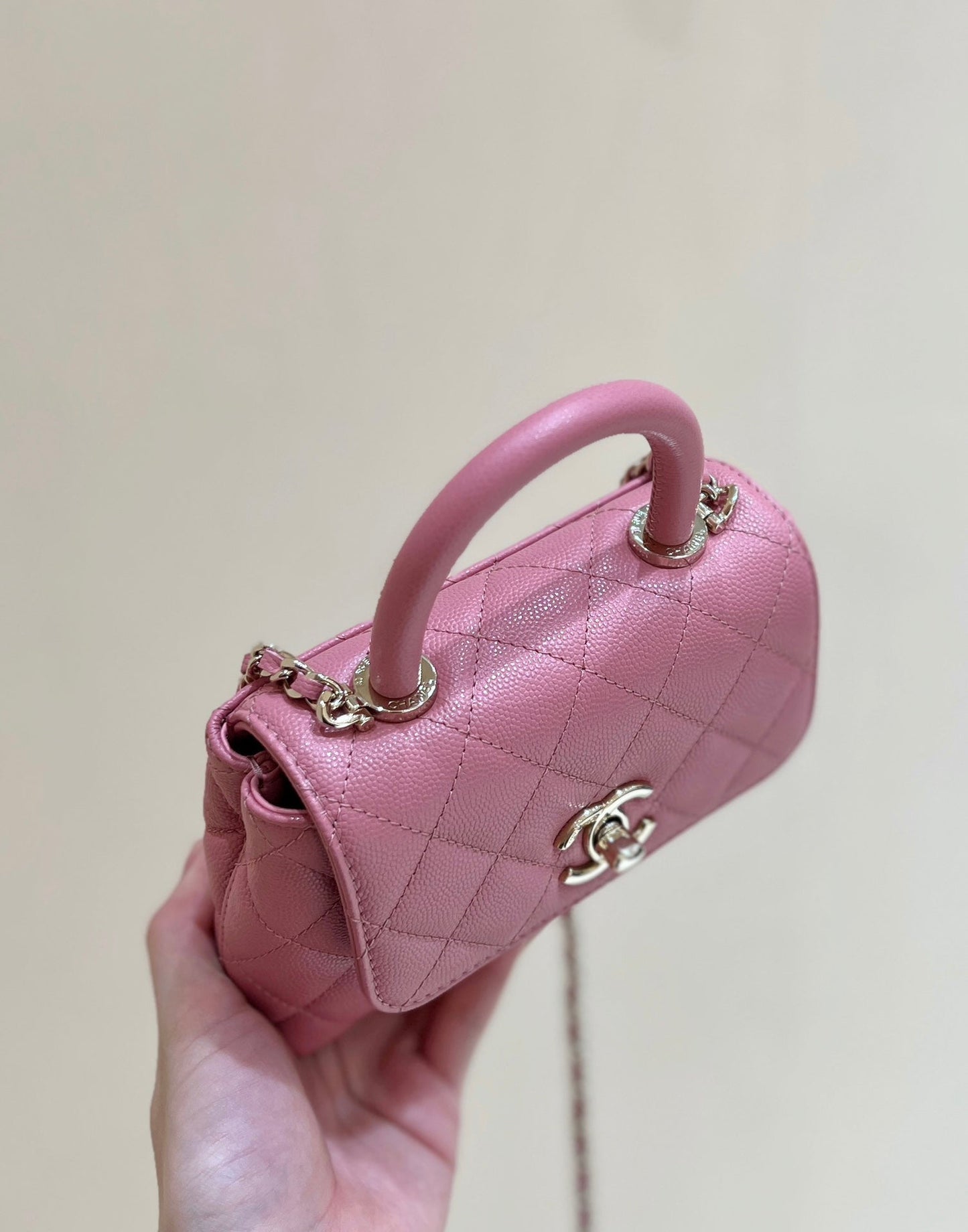 CC 24K Coco Hanle Nano 18 cm Cuir de veau grainé rose Quincaillerie dorée