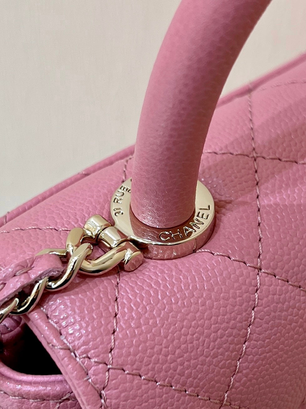 CC 24K Coco Hanle Nano 18 cm Cuir de veau grainé rose Quincaillerie dorée