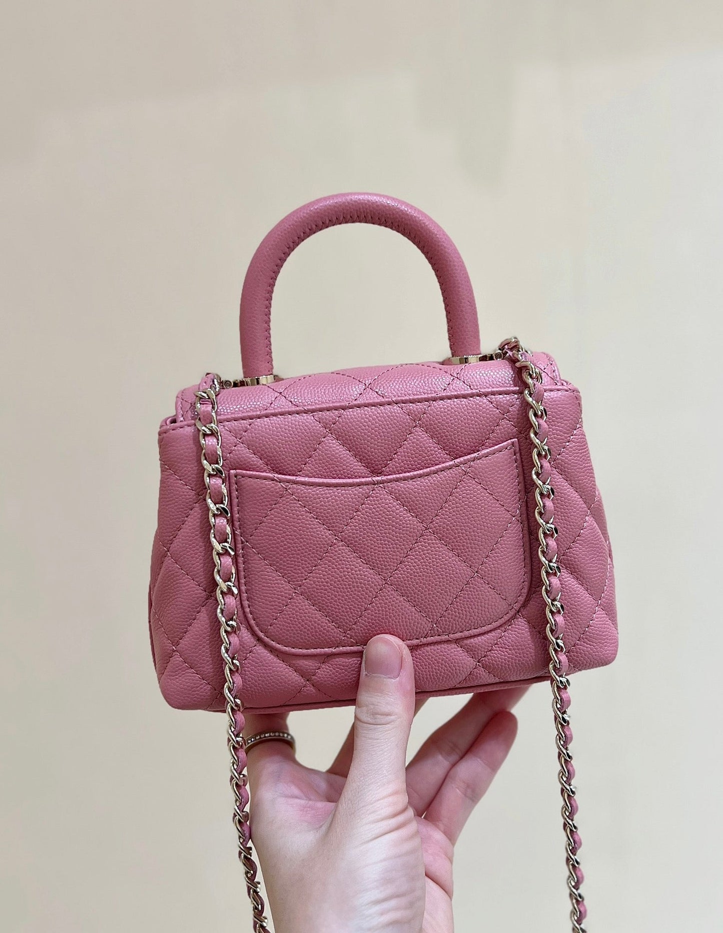 CC 24K Coco Hanle Nano 18 cm Cuir de veau grainé rose Quincaillerie dorée