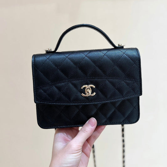 Mini Woc 25C 18 cm en cuir de veau grainé noir, accessoires dorés
