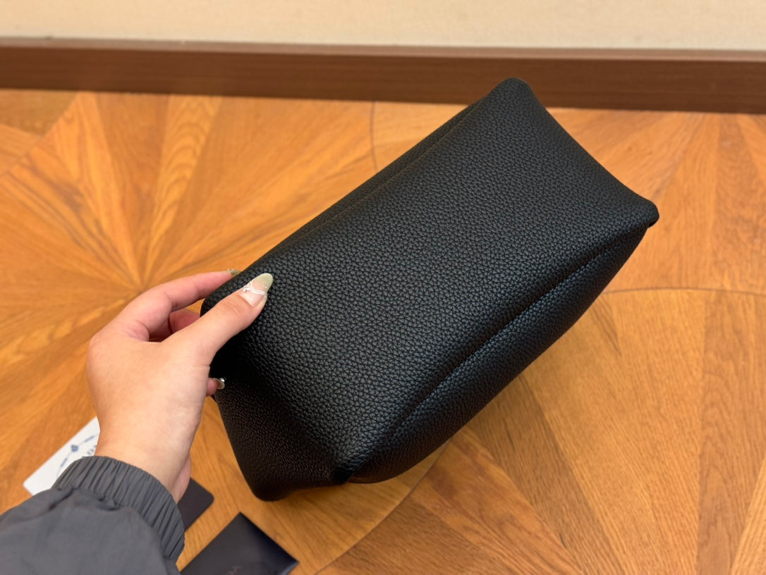 SAC PANIER PRA 25 EN CUIR DE VEAU NOIR