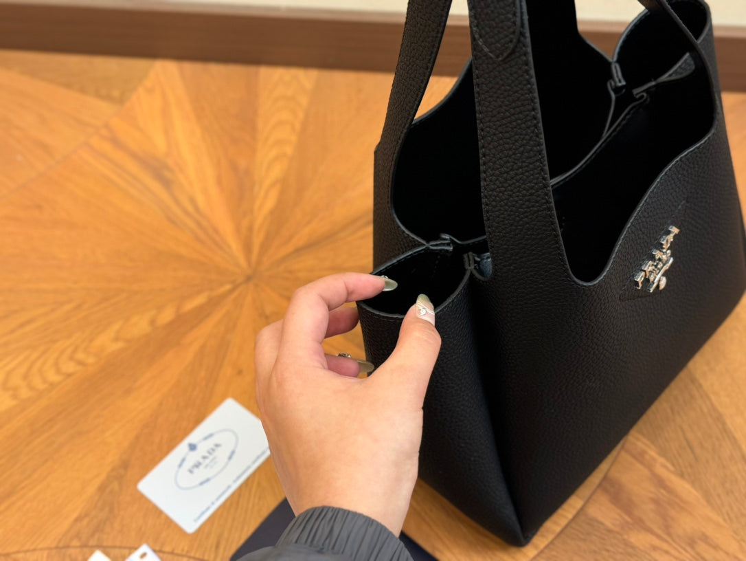 SAC PANIER PRA 25 EN CUIR DE VEAU NOIR