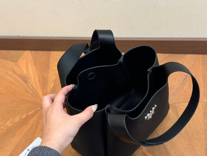 SAC PANIER PRA 25 EN CUIR DE VEAU NOIR