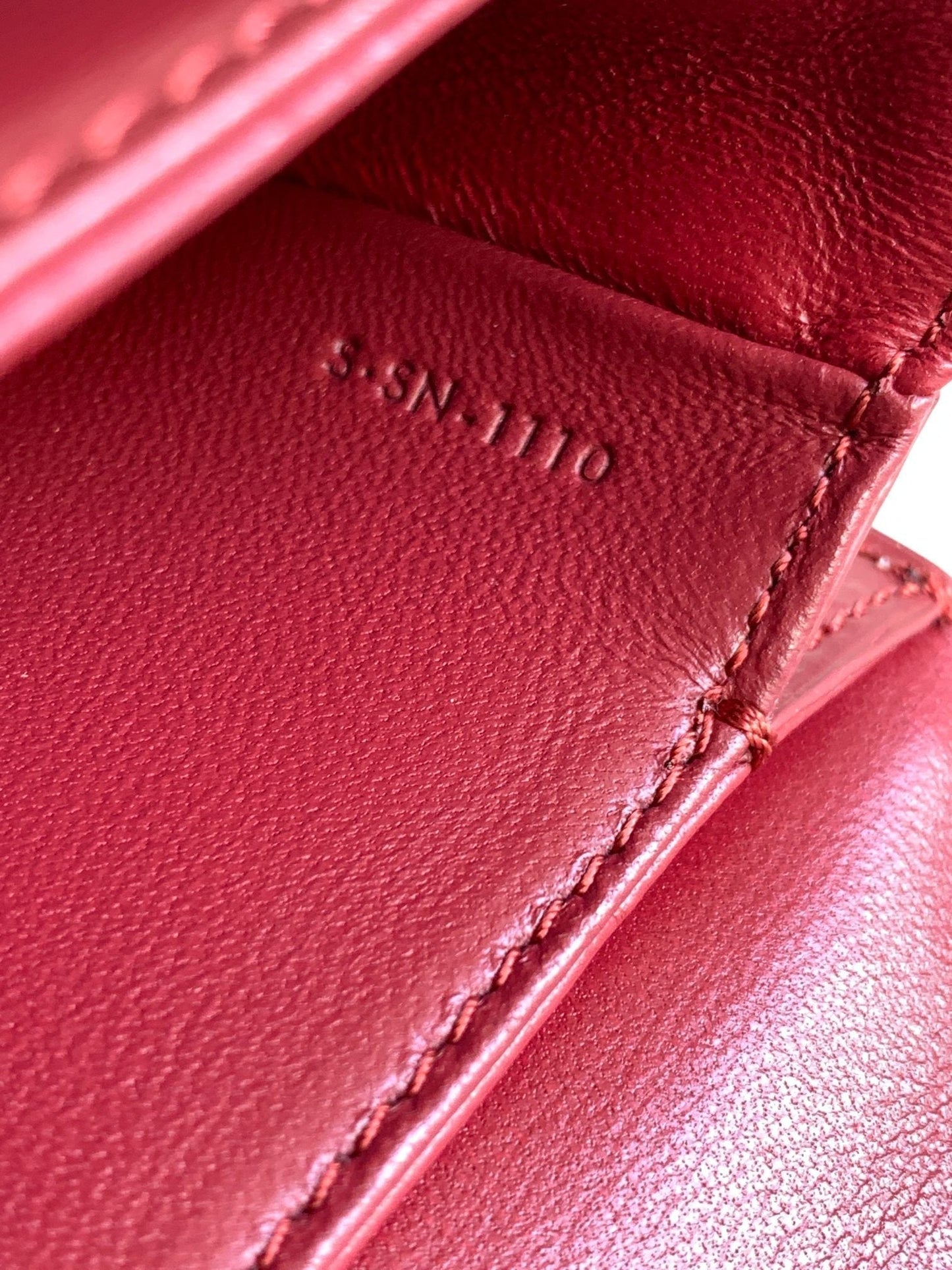 CHAINE TEEN BESACE TRIOMPHE 15,5CM CUIR DE VEAU ROUGE