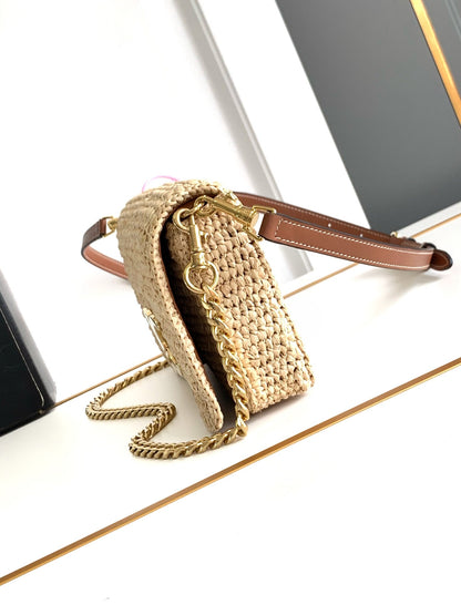 Celin Multipochette 23 en cuir de veau beige avec garnitures en raphia