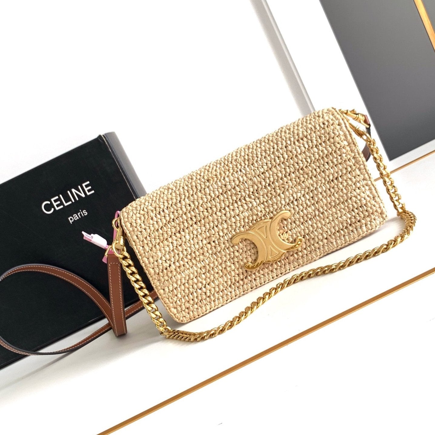 Celin Multipochette 23 en cuir de veau beige avec garnitures en raphia