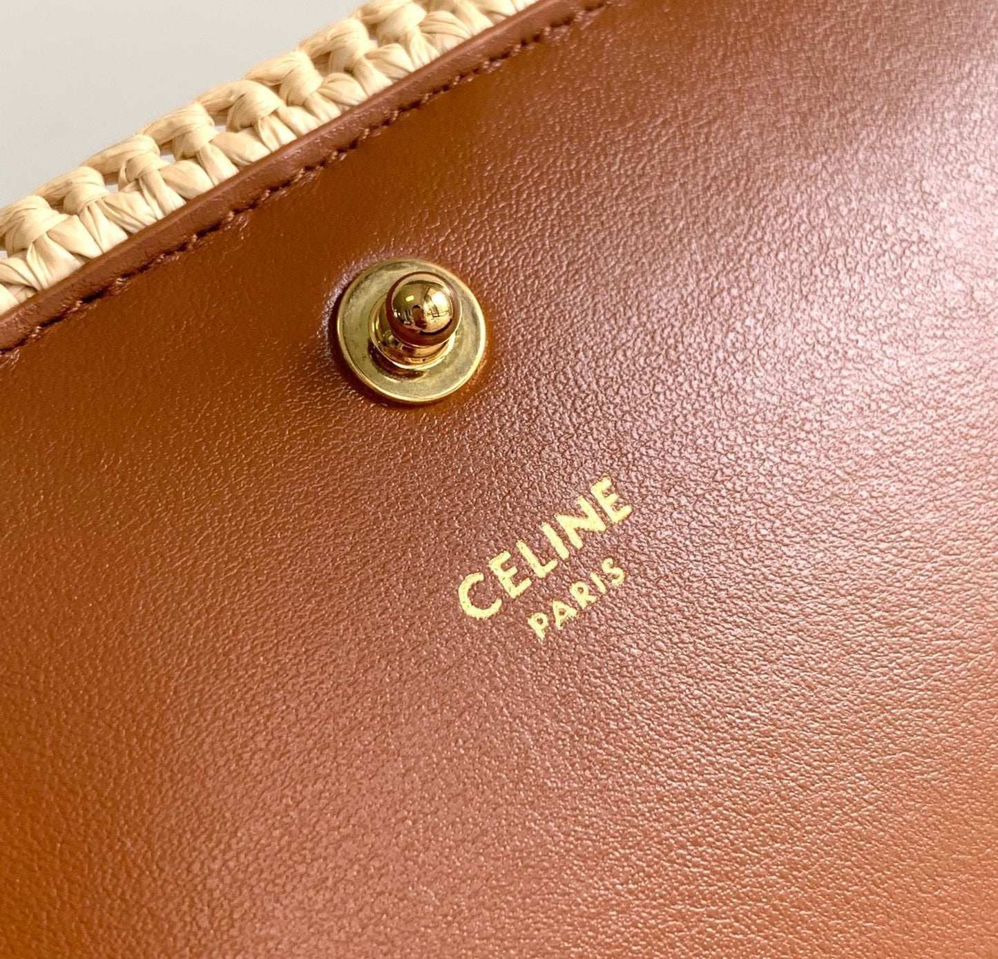 Celin Multipochette 23 en cuir de veau beige avec garnitures en raphia