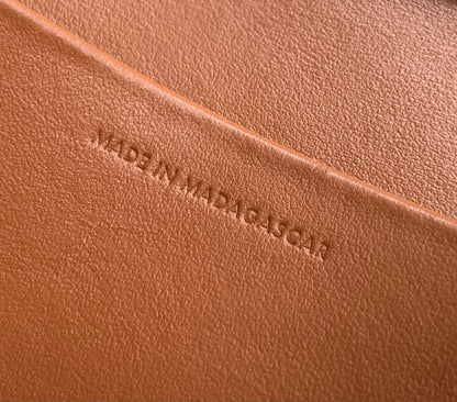 Celin Multipochette 23 en cuir de veau beige avec garnitures en raphia