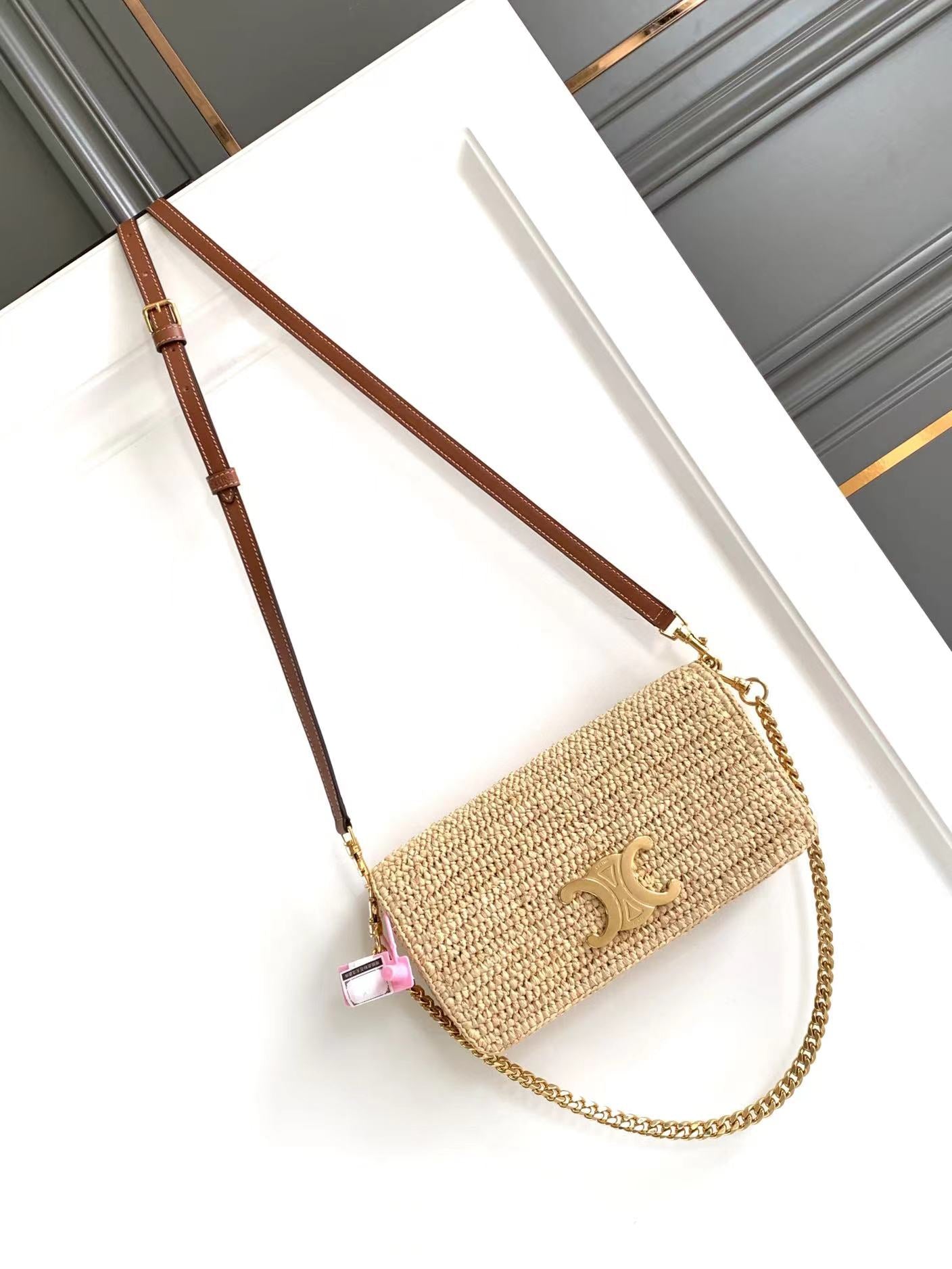Celin Multipochette 23 en cuir de veau beige avec garnitures en raphia