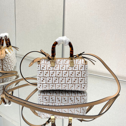 BY THE WAY MINI 18 EN LAINE BLANCHE ET GARNITURE EN CUIR DE VEAU RAPHIA MARRON CAMEL