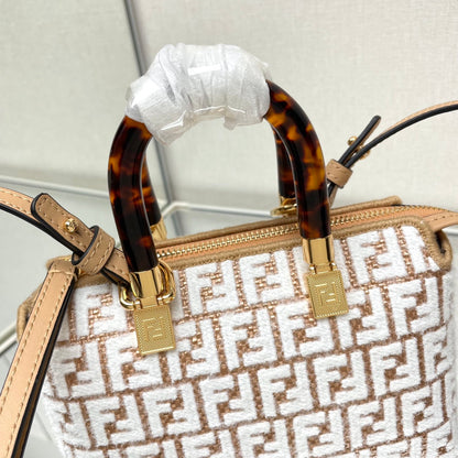 BY THE WAY MINI 18 EN LAINE BLANCHE ET GARNITURE EN CUIR DE VEAU RAPHIA MARRON CAMEL