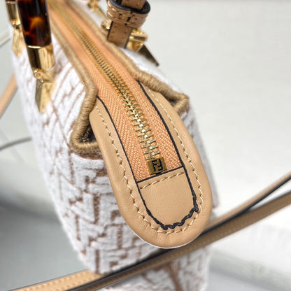 BY THE WAY MINI 18 EN LAINE BLANCHE ET GARNITURE EN CUIR DE VEAU RAPHIA MARRON CAMEL