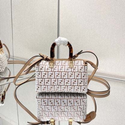 BY THE WAY MINI 18 EN LAINE BLANCHE ET GARNITURE EN CUIR DE VEAU RAPHIA MARRON CAMEL