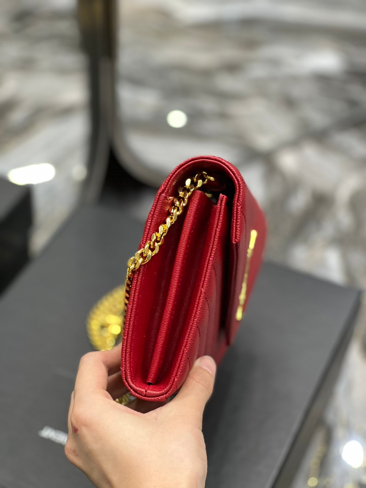 YL WOC 22 CHEVRON ROUGE CAVIAR QUINCAILLERIE OR