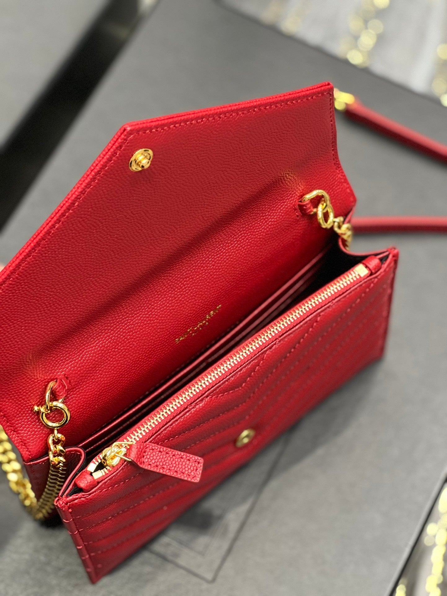 YL WOC 19 ROUGE CHEVERON CAVIAR QUINCAILLERIE OR