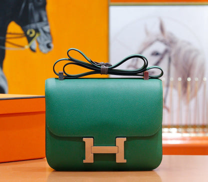 Constance 24 cuir Epsom vert foncé et quincaillerie argentée