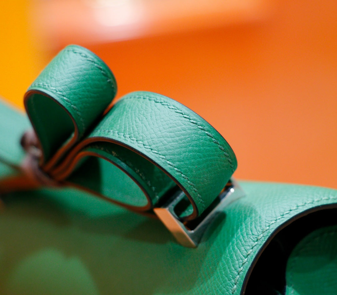 Constance 24 cuir Epsom vert foncé et quincaillerie argentée