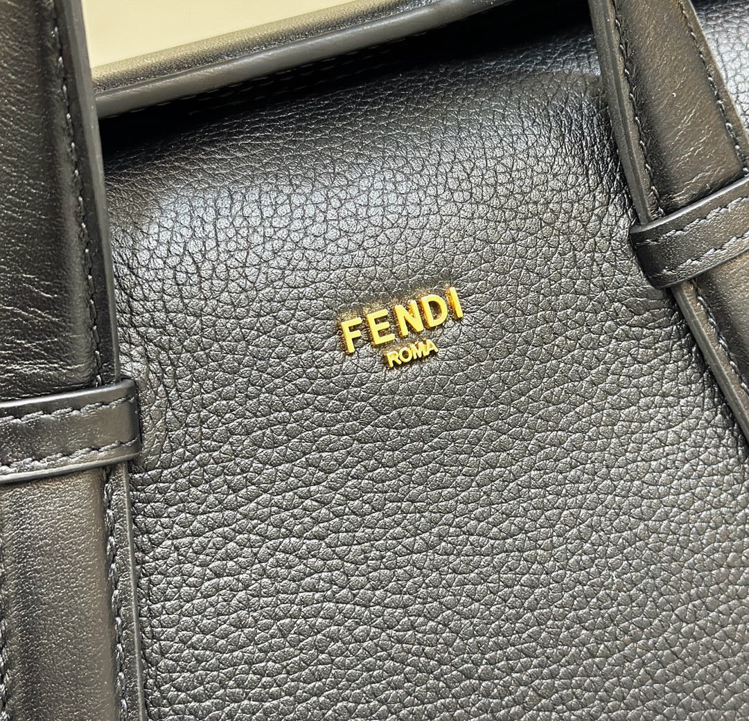 フェンディ 27 バッグ（ブラックカーフスキン、ゴールド金具）