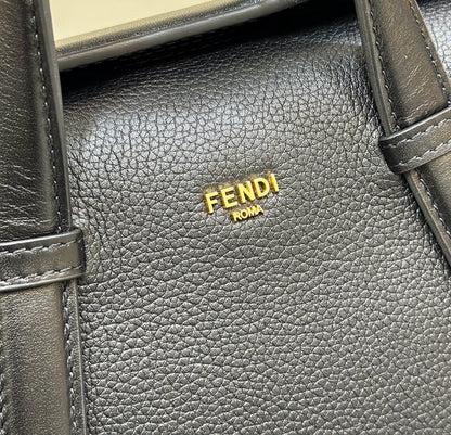 フェンディ 27 バッグ（ブラックカーフスキン、ゴールド金具）