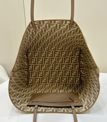 Sac cabas Fendi Roll 33 en toile blanche mélangée marron cacahuète