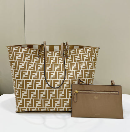 Sac cabas Fendi Roll 33 en toile blanche mélangée marron cacahuète