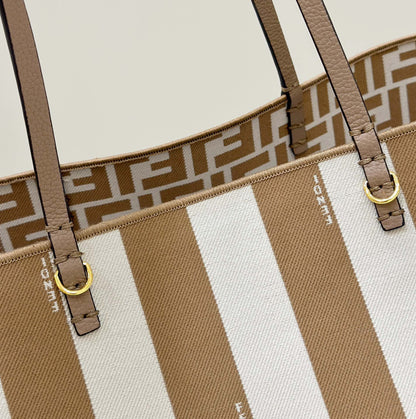 Sac cabas Fendi Roll 33 en toile blanche mélangée marron cacahuète