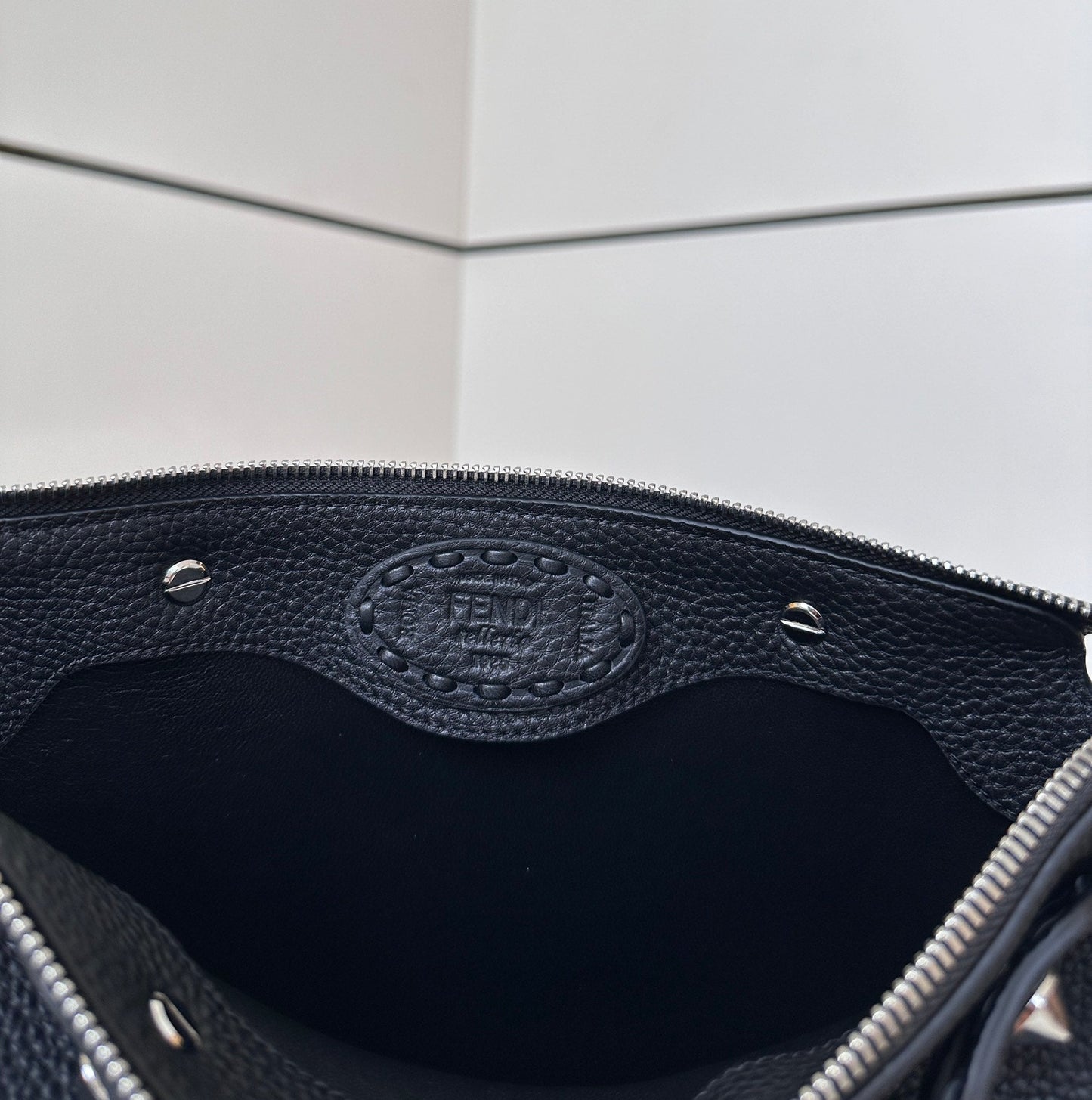 BY THE WAY SELLERIA GRAND SAC 29 EN CUIR DE VEAU NOIR