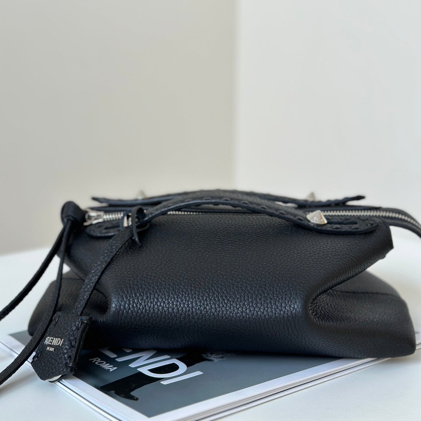 BY THE WAY SELLERIA GRAND SAC 29 EN CUIR DE VEAU NOIR