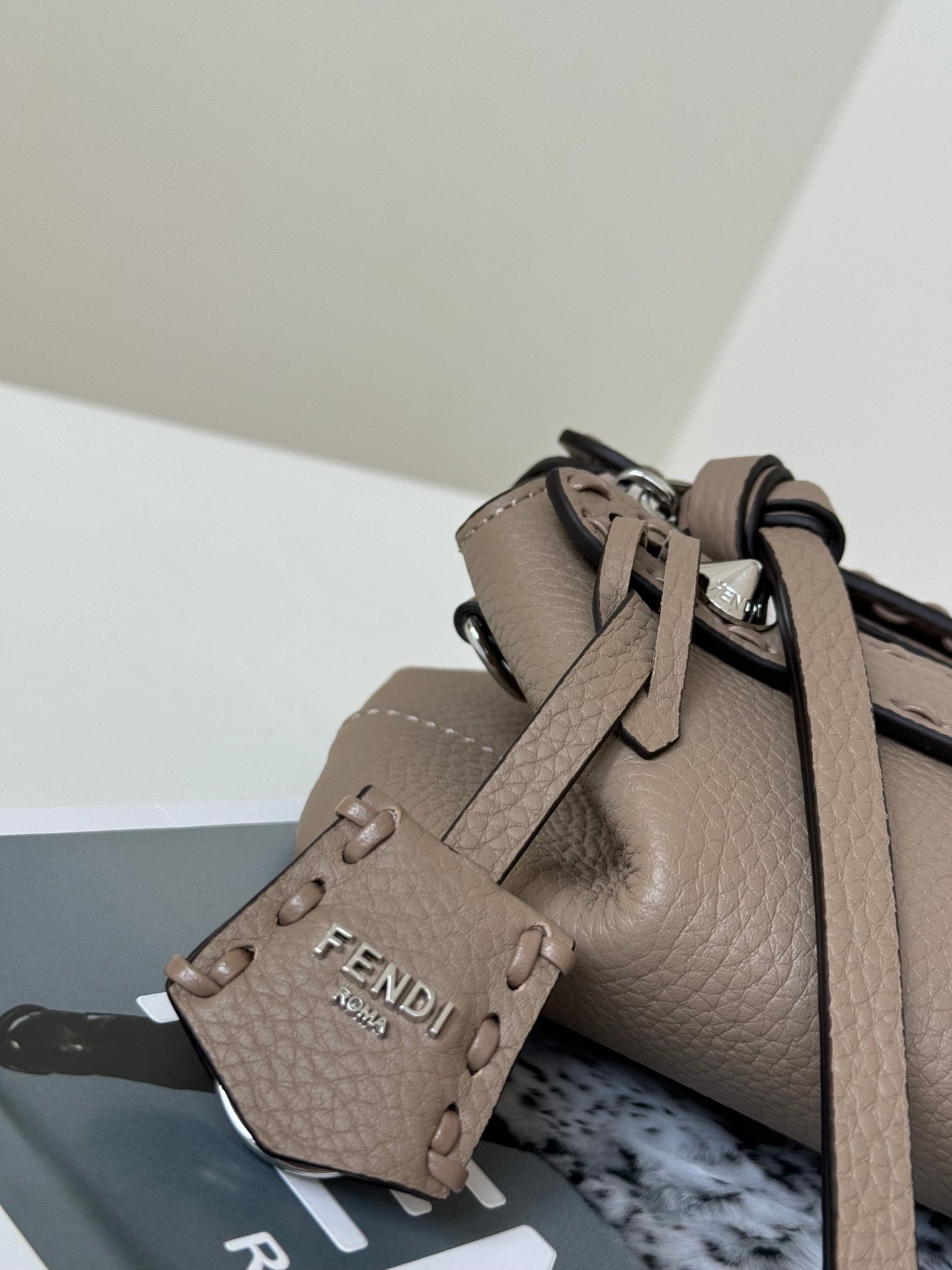 BY THEWAY SELLERIA MINI 20 EN CUIR DE VEAU GRAINÉ MARRON MOYEN