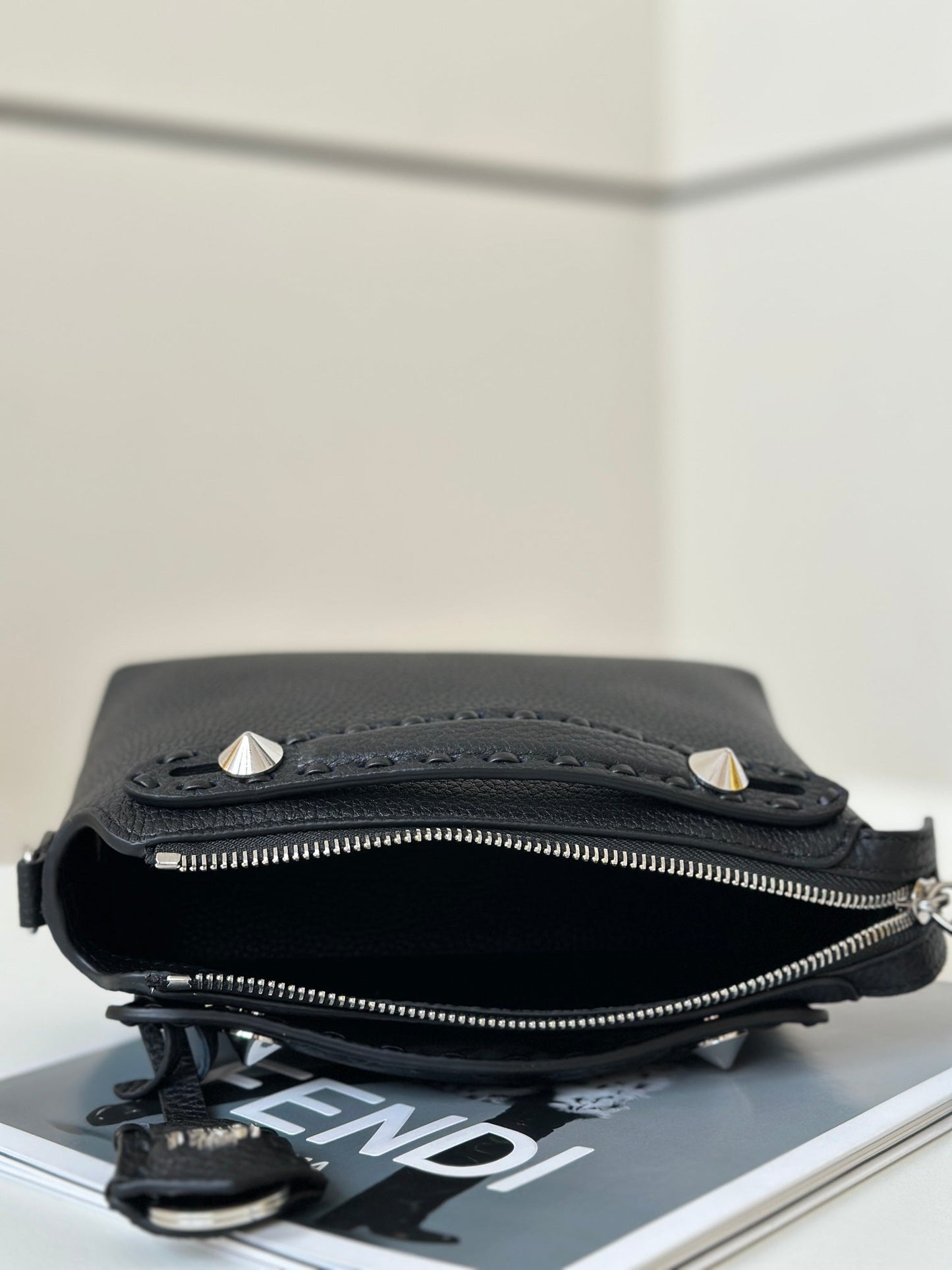 BY THE WAY SELLERIA PETIT SAC 20 EN CUIR DE VEAU NOIR