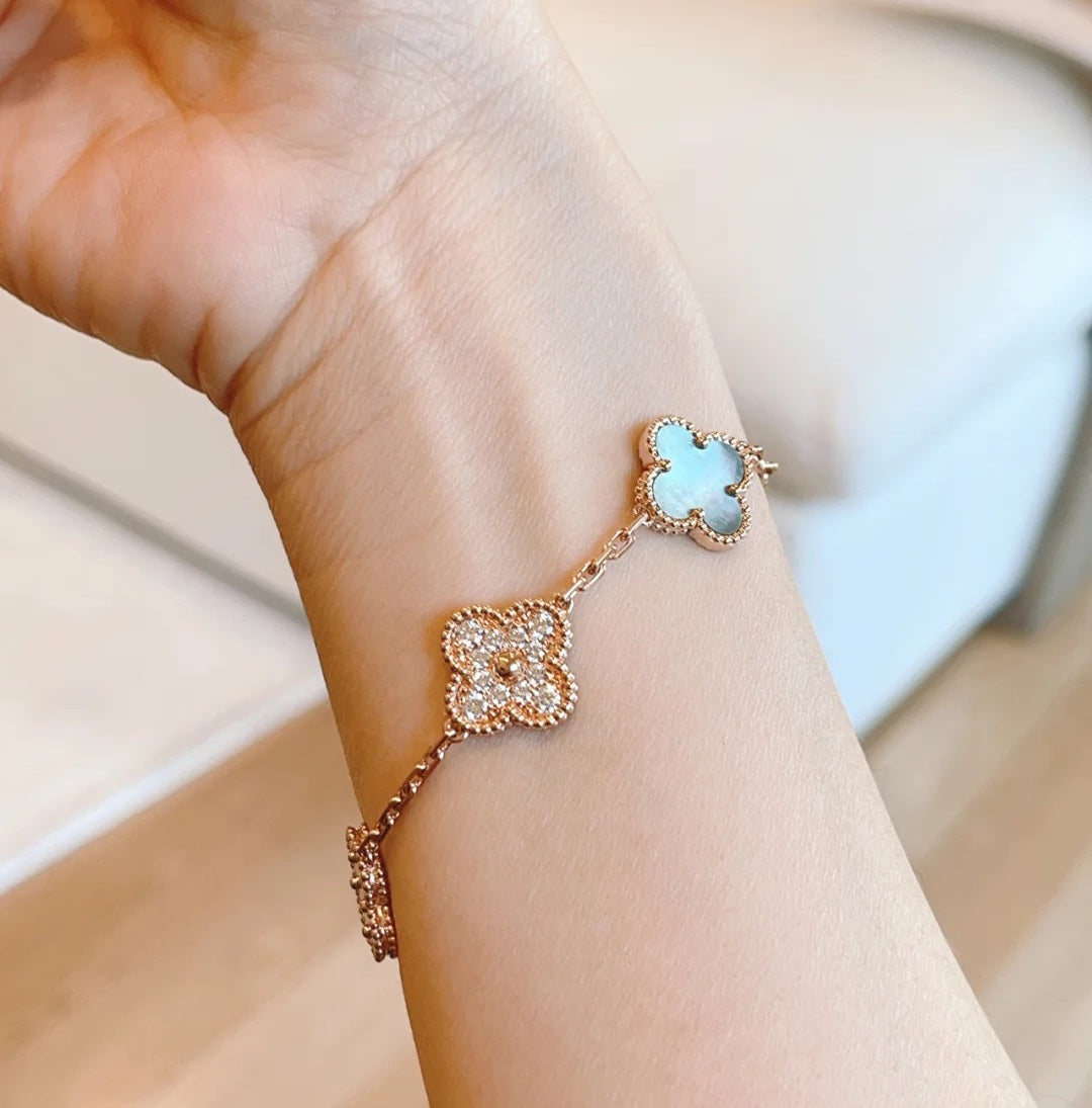 CLOVER 5 MOTIF GRAY MOP BRACELET COLLECTION