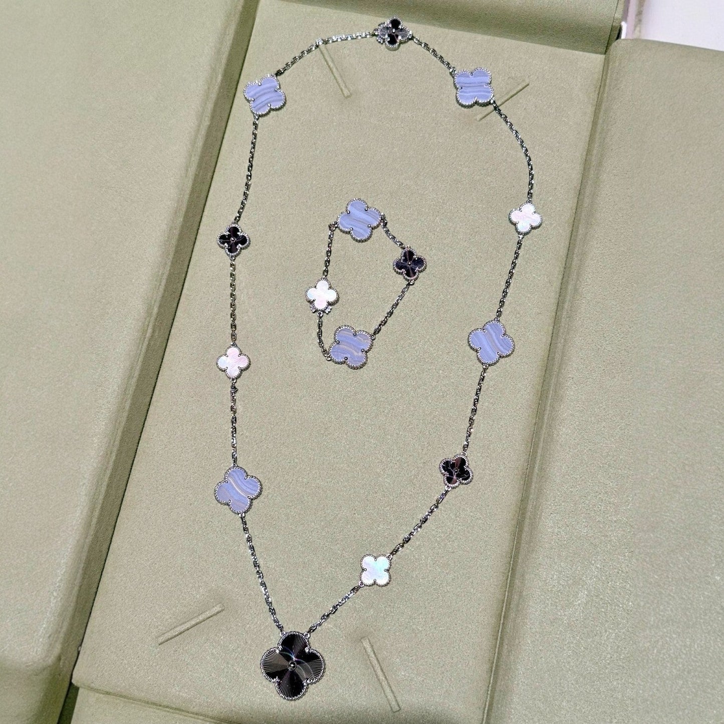 DETACHABLE CLOVER 15(11+4) FLOWER SILVER NECKLACE SET