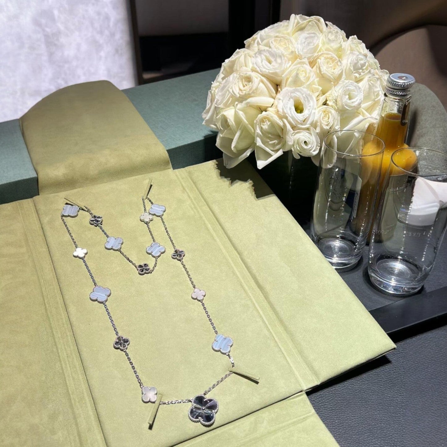 DETACHABLE CLOVER 15(11+4) FLOWER SILVER NECKLACE SET