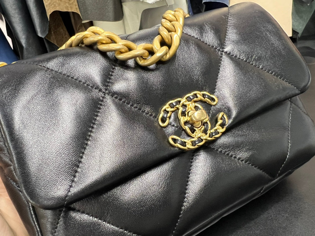 フラップバッグ 26cm ゴールド金具 ブラックカーフスキン
