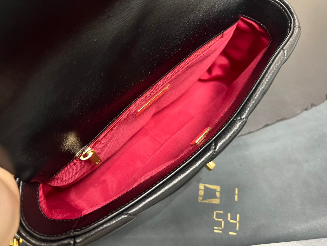 フラップバッグ 26cm ゴールド金具 ブラックカーフスキン